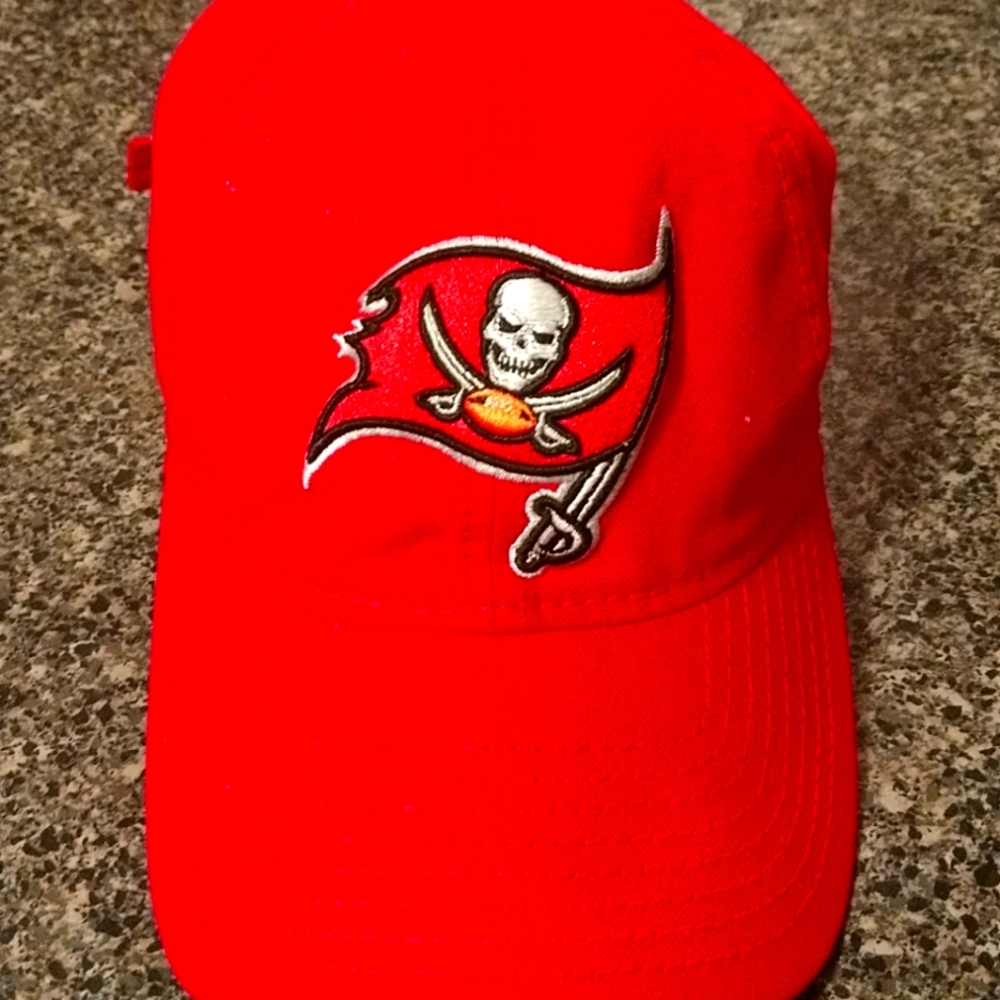 Adjustable folded brim hat